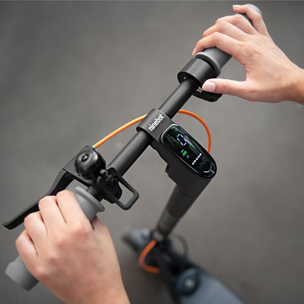 Trotineta Electrica Ninebot KickScooter powered by Segway F40E - display led